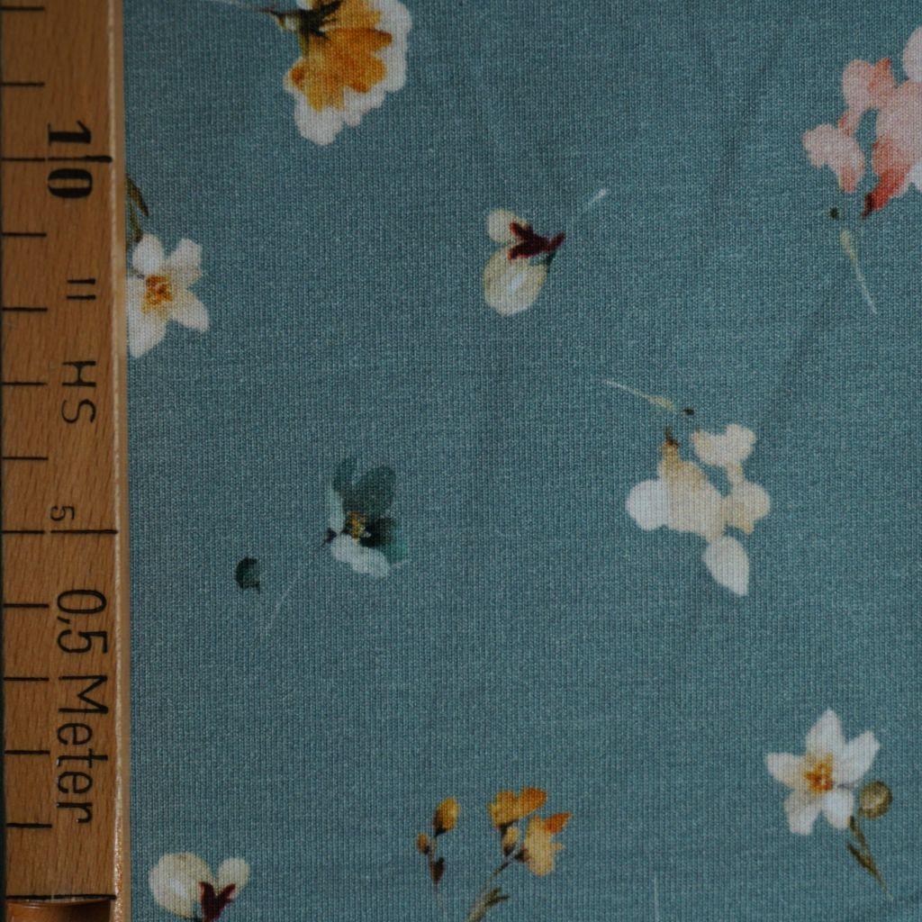 French Terry Blüten Herbarium auf rauchblau – FVJ